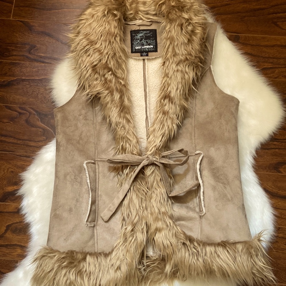 Gorgeous faux fur trimmed longline vest in size 14